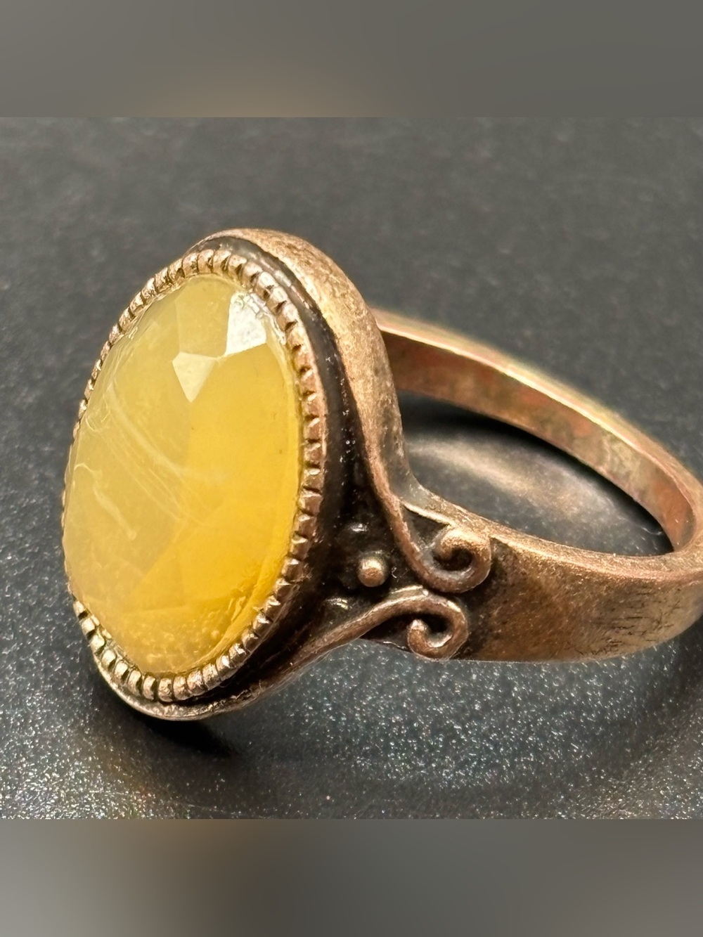 Vintage Yellow Swirl Lucite Ring UV Fluorescent Glow Victorian Revival Sz 7.5